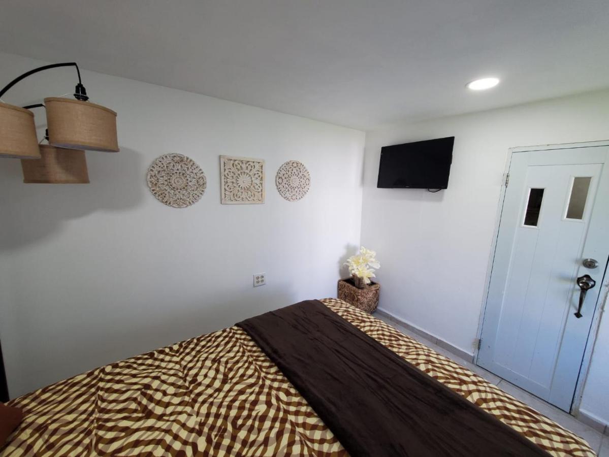 Aguadilla Breeze Apt In Gated Complex 8 Minute Walk To Crashboat Beach Exterior photo